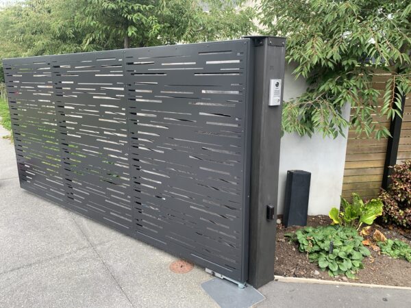 fence with underground gate motor