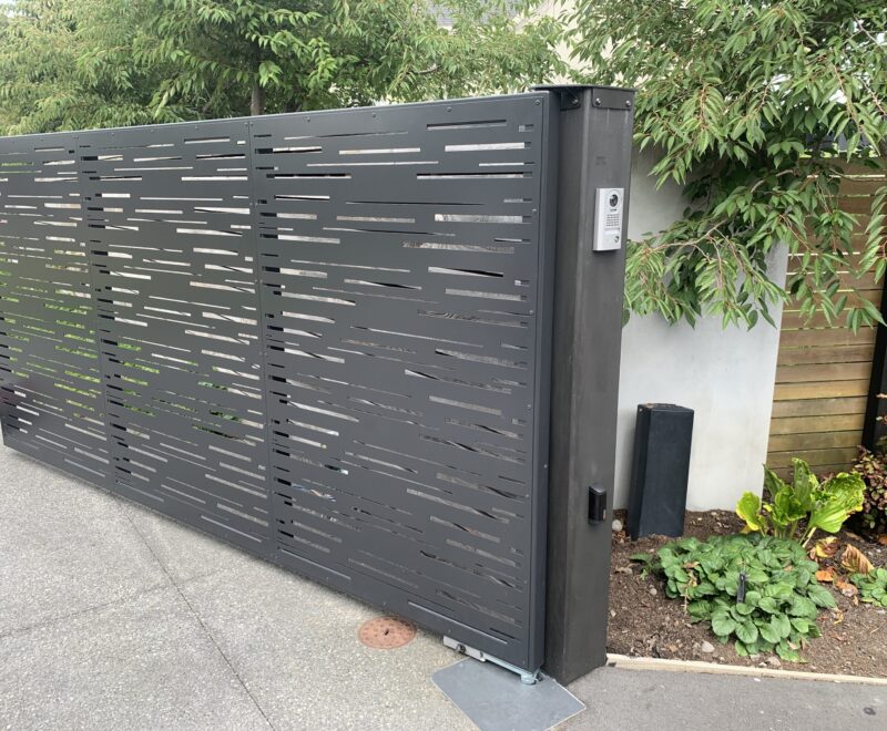 fence with underground gate motor